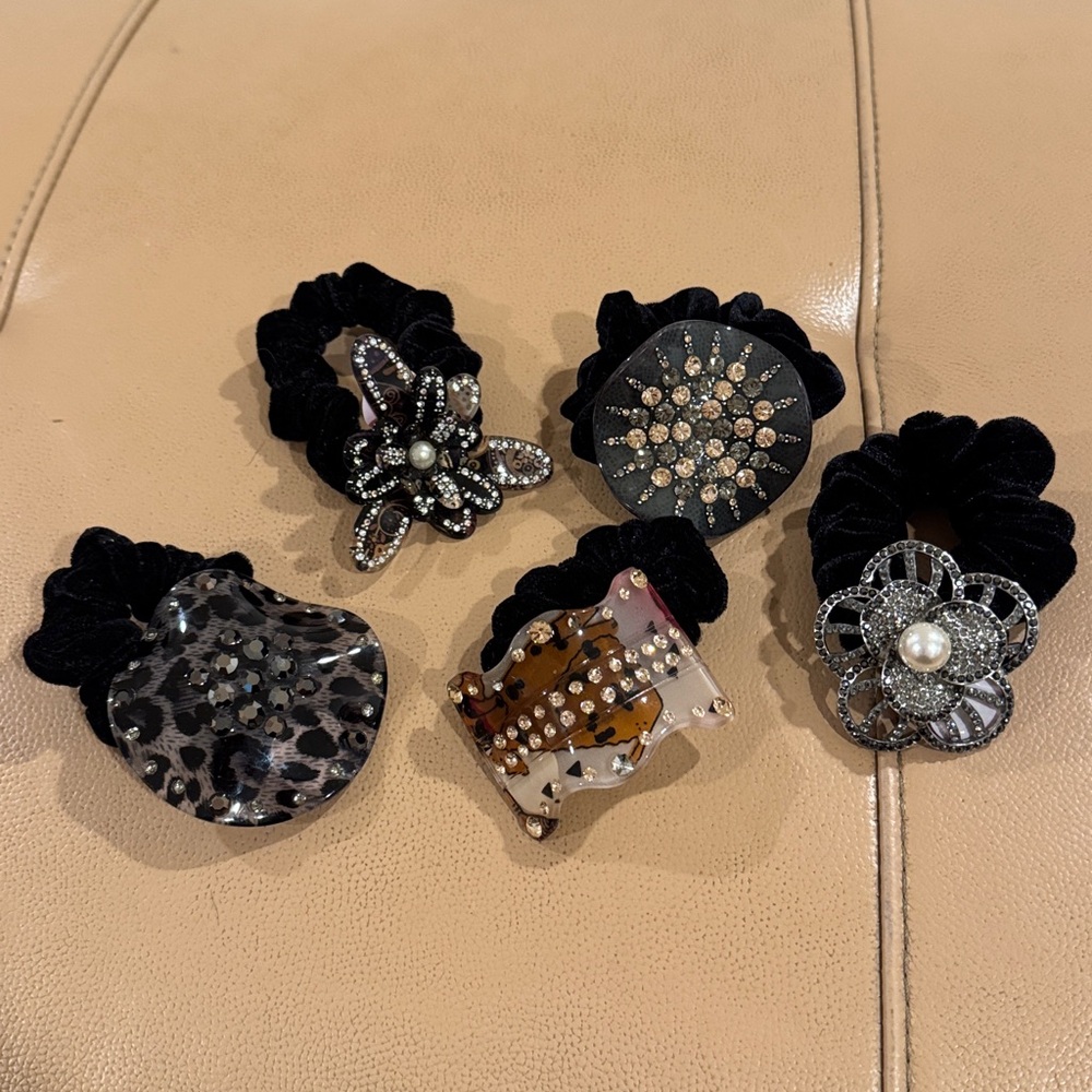 BNWNT 5 Scrunchies Black and Gold Hair Accessories Set